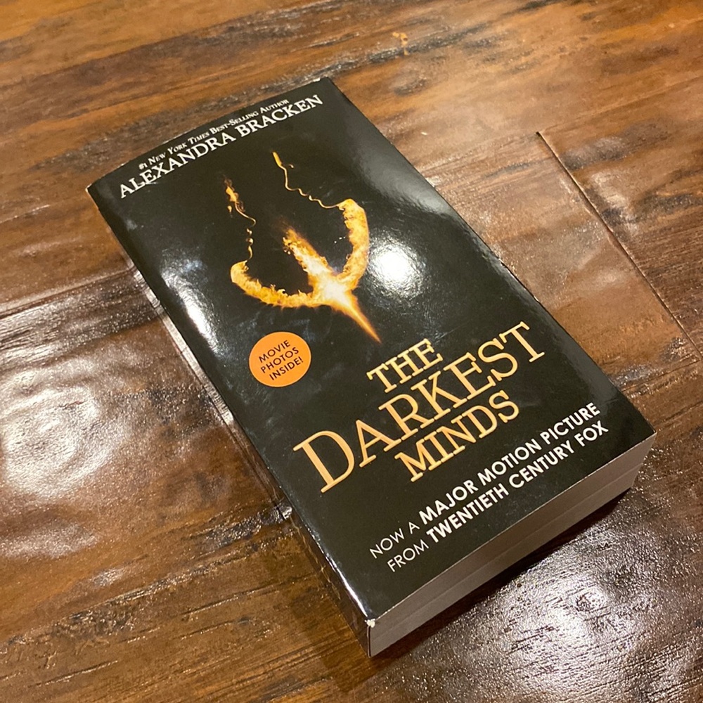 NWT The Darkest Minds Book 1 NEW YORK TIMES BESTSELLING SERIES